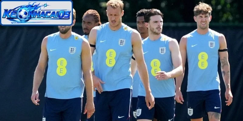 John Stones và Dan Burn sẵn sàng nhận trọng trách